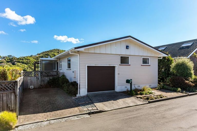 Photo of property in 22 Bushey Way, Maungaraki, Lower Hutt, 5010