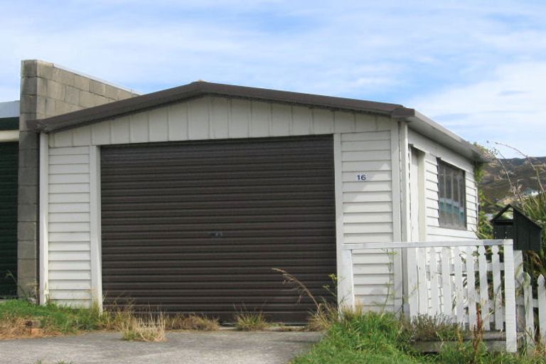 Photo of property in 16 Albert Street, Island Bay, Wellington, 6023