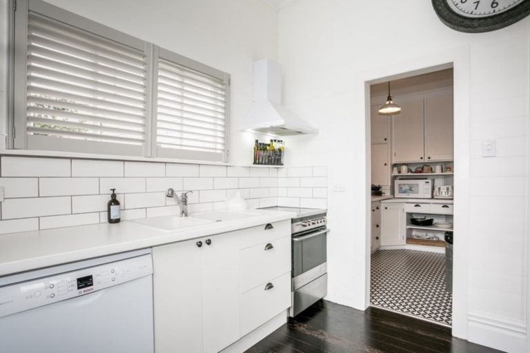 Photo of property in 19 May Avenue, Hospital Hill, Napier, 4110