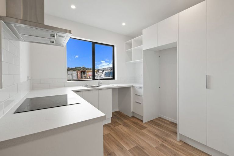Photo of property in 5 Nga Pona Toru Road, Flat Bush, Auckland, 2019