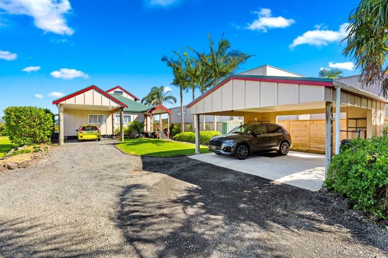 Photo of property in 38 The Terrace, Herald Island, Auckland, 0618