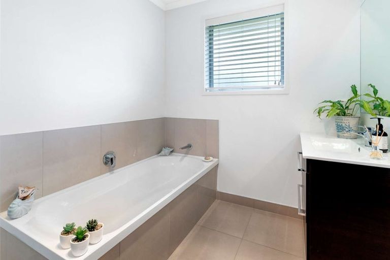 Photo of property in 2g Country Club Lane, Waiuku, 2123