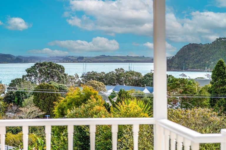 Photo of property in 9 Robertson Street, Russell, 0202