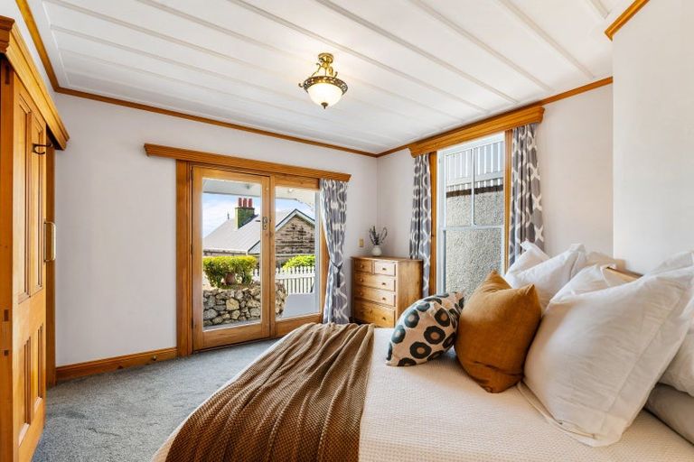 Photo of property in 18 Sealy Road, Bluff Hill, Napier, 4110