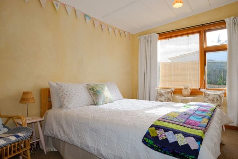 Photo of property in 1 Monowai Road, Ravensbourne, Dunedin, 9022