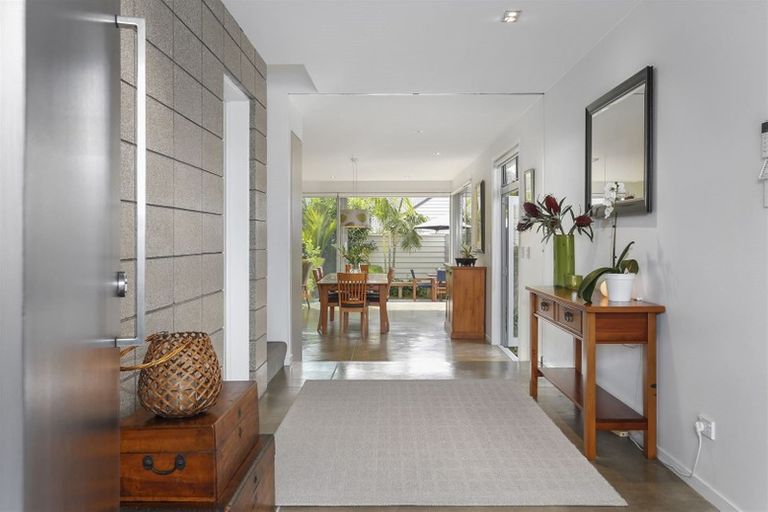 Photo of property in 5 Alberta Street, Point Chevalier, Auckland, 1022