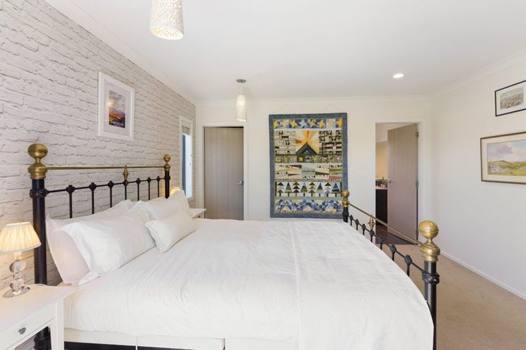 Photo of property in 35 Simpson Crescent, Raumati Beach, Paraparaumu, 5032