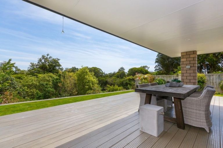 Photo of property in 11 Settlers Close, Whalers Gate, New Plymouth, 4310