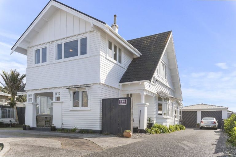 Photo of property in 244 Saint Aubyn Street, New Plymouth, 4310