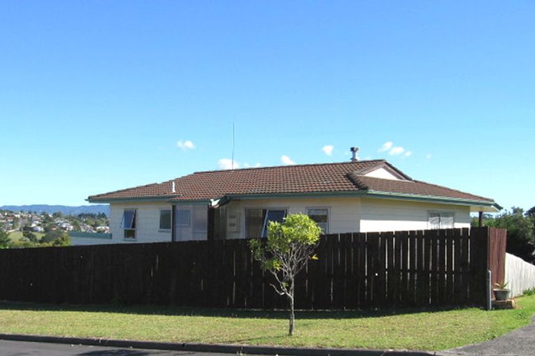 Photo of property in 2 Edgware Road, West Harbour, Auckland, 0618