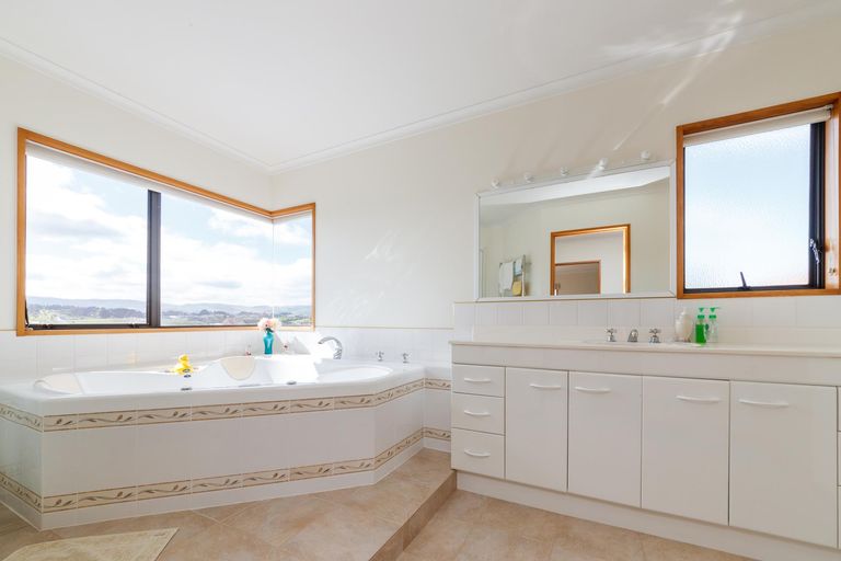 Photo of property in 40 Kilkenny Place, Fitzherbert, Palmerston North, 4410