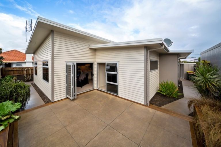 Photo of property in 1/297 Carrington Street, Vogeltown, New Plymouth, 4310