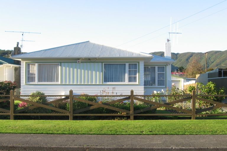 Photo of property in 16 Totara Street, Wainuiomata, Lower Hutt, 5014