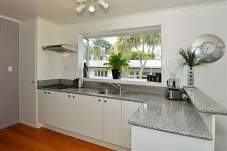 Photo of property in 6 William Souter Street, Forrest Hill, Auckland, 0620