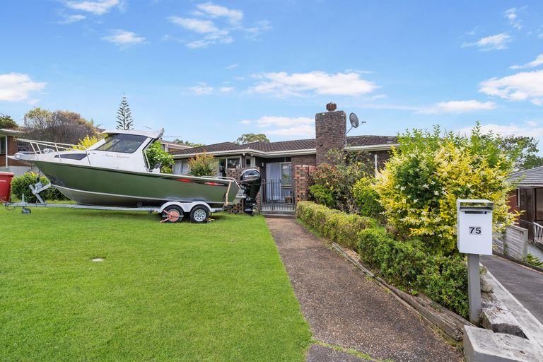 Photo of property in 75 Gossamer Drive, Pakuranga Heights, Auckland, 2010