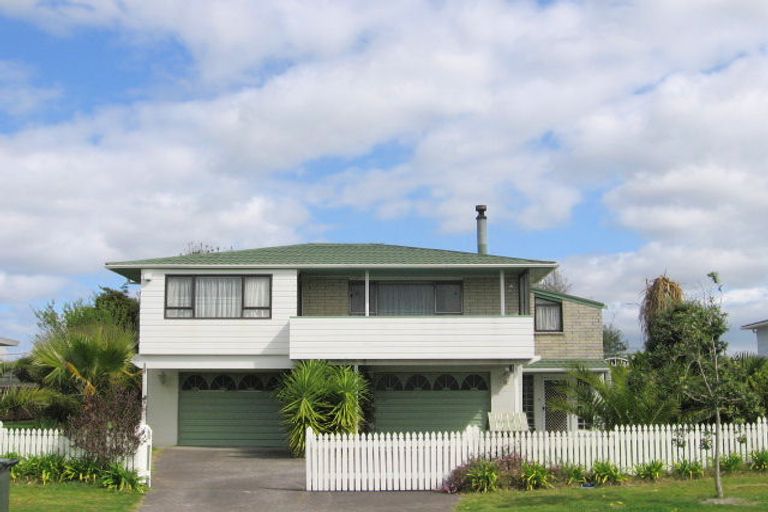 Photo of property in 108 Dickson Road, Papamoa Beach, Papamoa, 3118