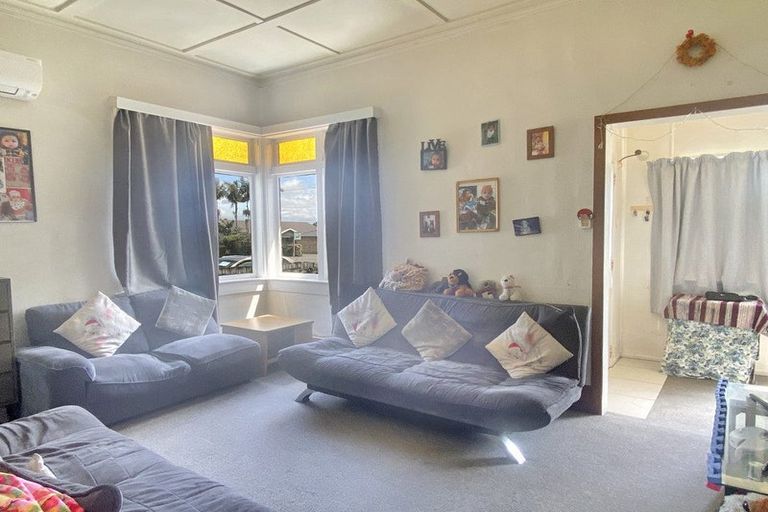 Photo of property in 10 Kamo Road, Regent, Whangarei, 0112