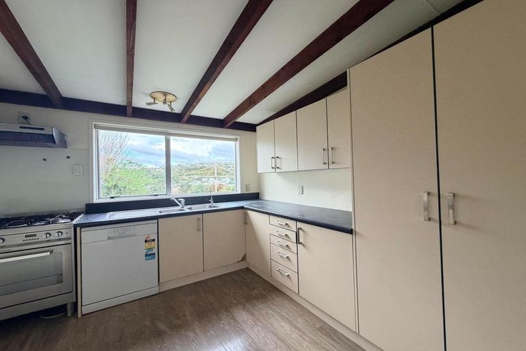 Photo of property in 28 Bassett Road, Johnsonville, Wellington, 6037