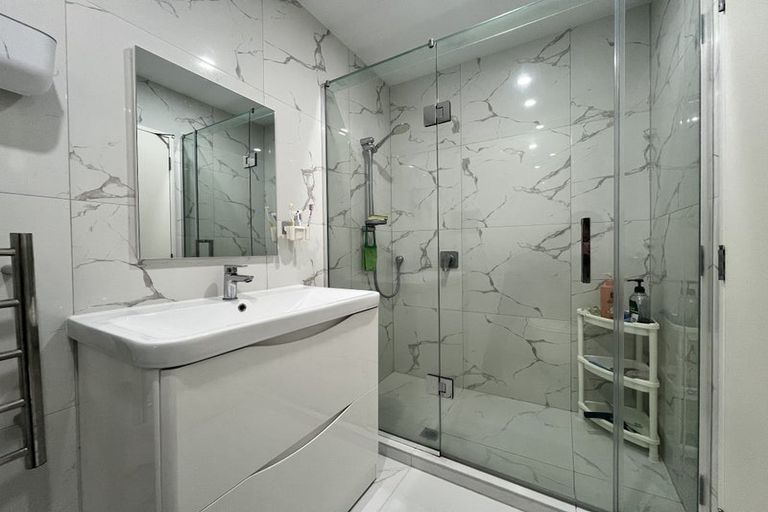 Photo of property in 47b Rangeview Road, Sunnyvale, Auckland, 0612