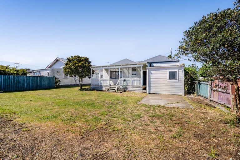 Photo of property in 25 Milmoe Street, Hawera, 4610