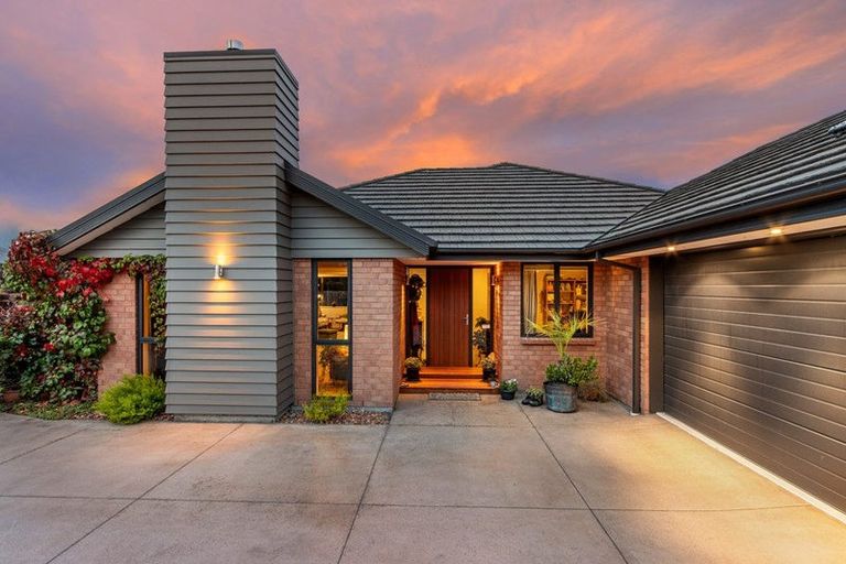 Photo of property in 10 Mokihi Gardens, Hillmorton, Christchurch, 8024