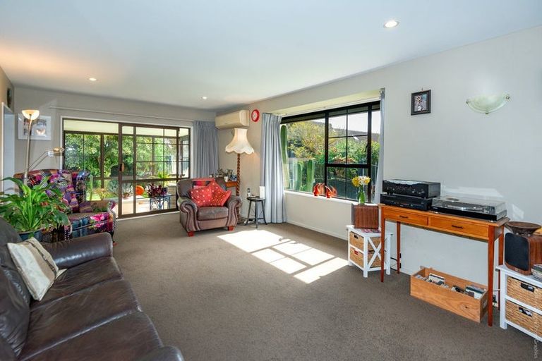 Photo of property in 21 Laing Crescent, Heathcote Valley, Christchurch, 8022