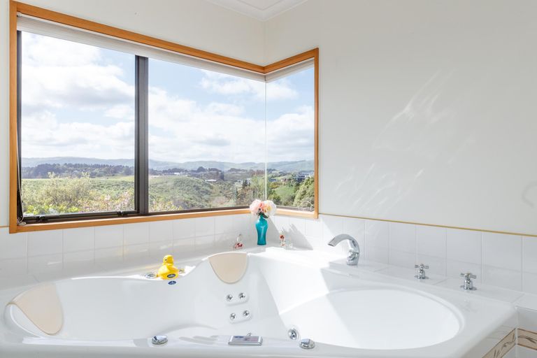 Photo of property in 40 Kilkenny Place, Fitzherbert, Palmerston North, 4410