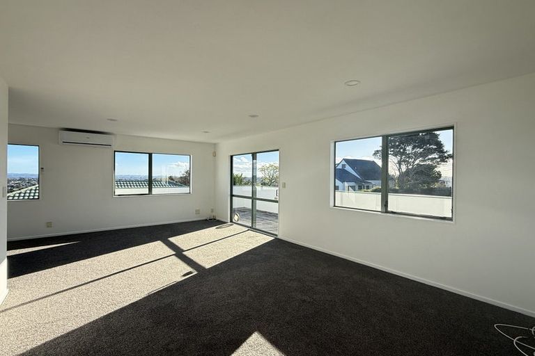 Photo of property in 2/4 Stanley Road, Glenfield, Auckland, 0629