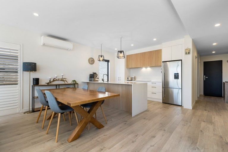 Photo of property in 10 Chapman Way, Jacks Point, 9371