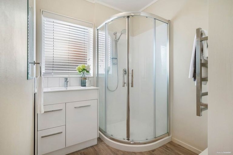 Photo of property in 1/7 Emma Court, Northpark, Auckland, 2013