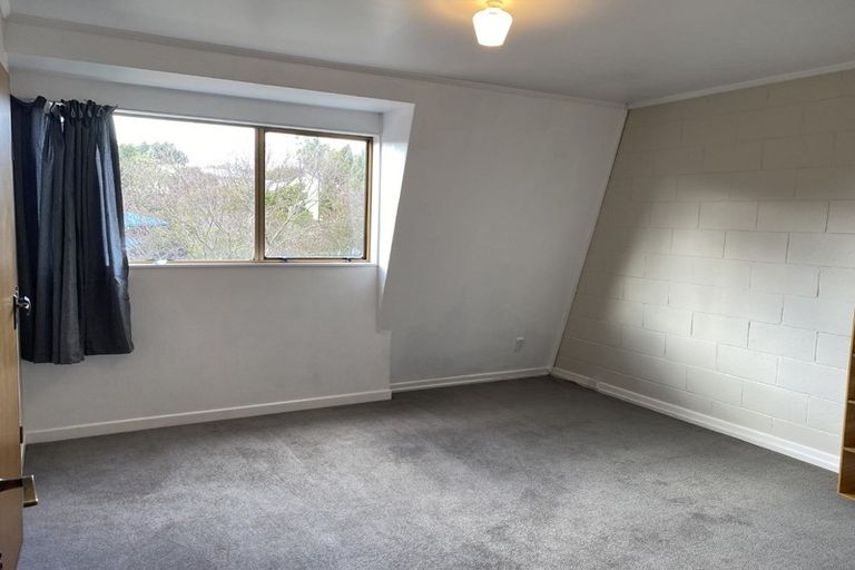 Photo of property in 95 Churton Drive, Churton Park, Wellington, 6037