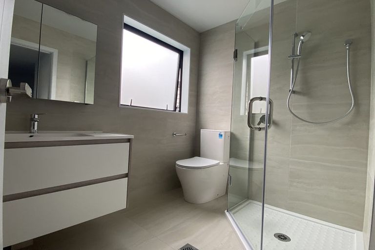 Photo of property in 32c Potter Avenue, Northcote, Auckland, 0627