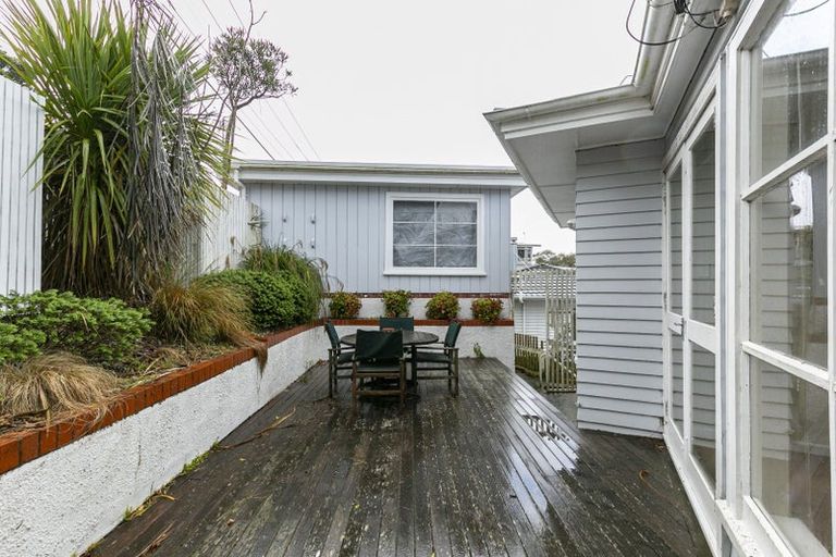 Photo of property in 18 Putnam Street, Northland, Wellington, 6012