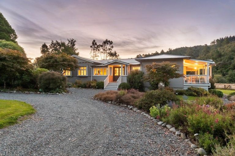 Photo of property in 808 Whitemans Valley Road, Whitemans Valley, Upper Hutt, 5371