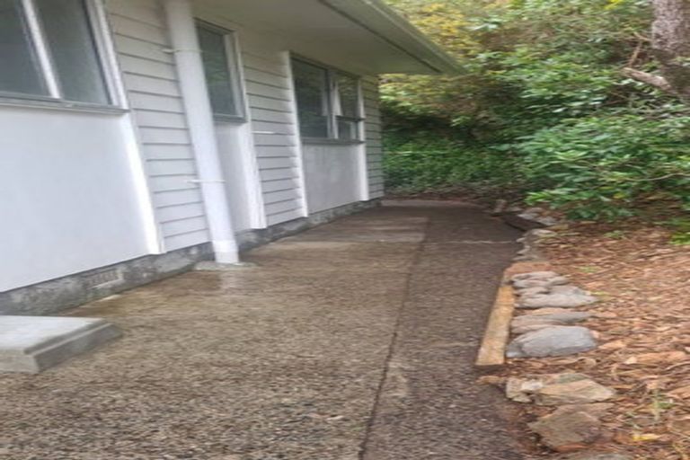 Photo of property in 6 Glanmire Road, Newlands, Wellington, 6037
