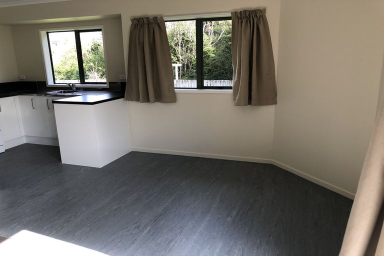 Photo of property in 53 Sabulite Road, Kelston, Auckland, 0602