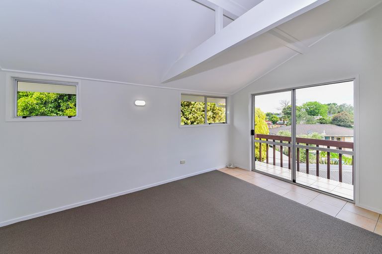 Photo of property in 24 Hyperion Drive, Randwick Park, Auckland, 2105