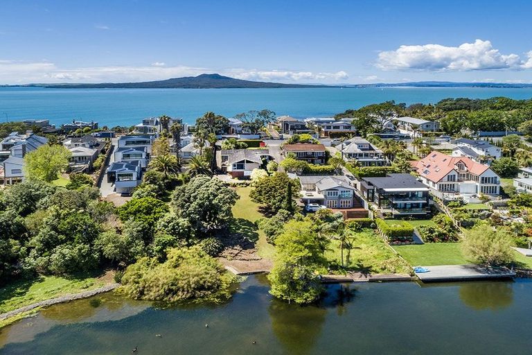 Photo of property in 310 Hurstmere Road, Takapuna, Auckland, 0622