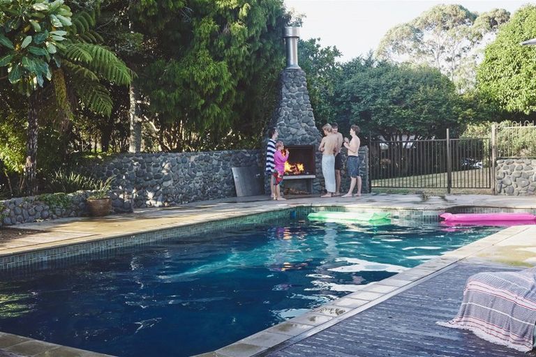 Photo of property in 44 Attwood Road, Paremoremo, Auckland, 0632