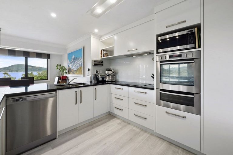 Photo of property in 6 Iriirikapua Parade, Owhata, Rotorua, 3010