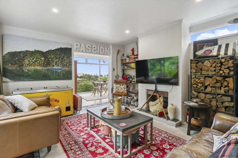 Photo of property in 33-35 Espin Crescent, Karori, Wellington, 6012