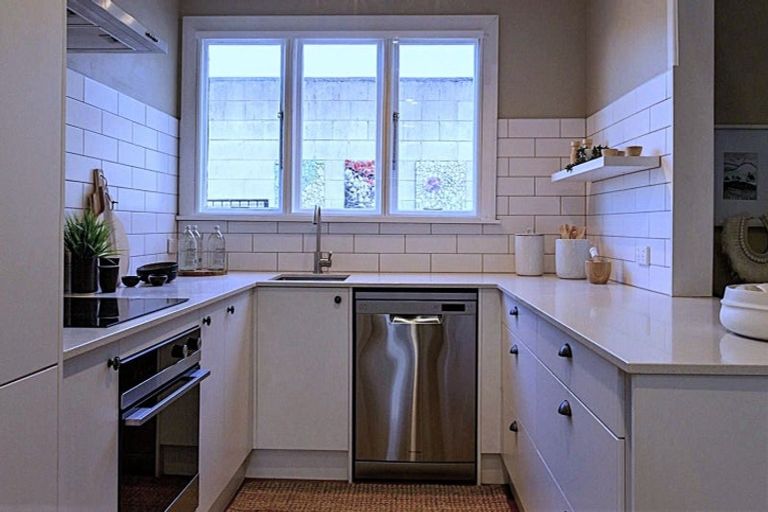 Photo of property in 30 Forfar Street, Edgeware, Christchurch, 8013