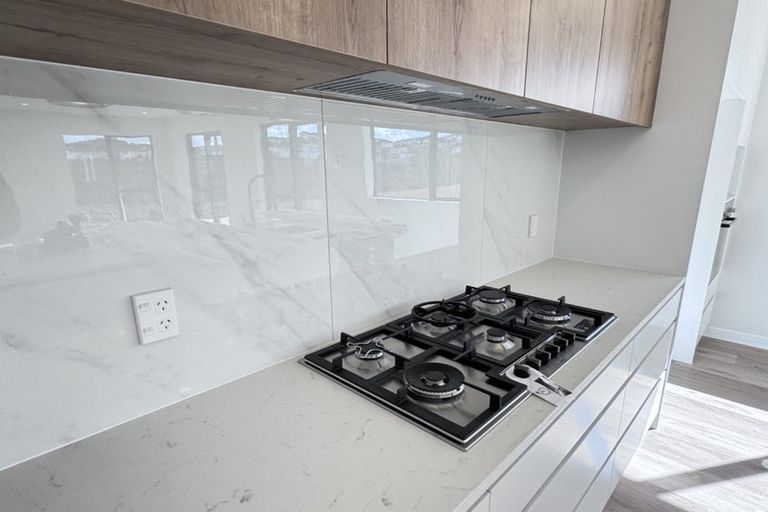 Photo of property in 130 Skulander Crescent, Orewa, 0931