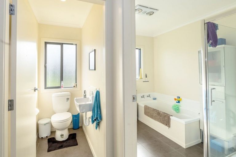 Photo of property in 11 Farrier Grove, Featherston, 5710