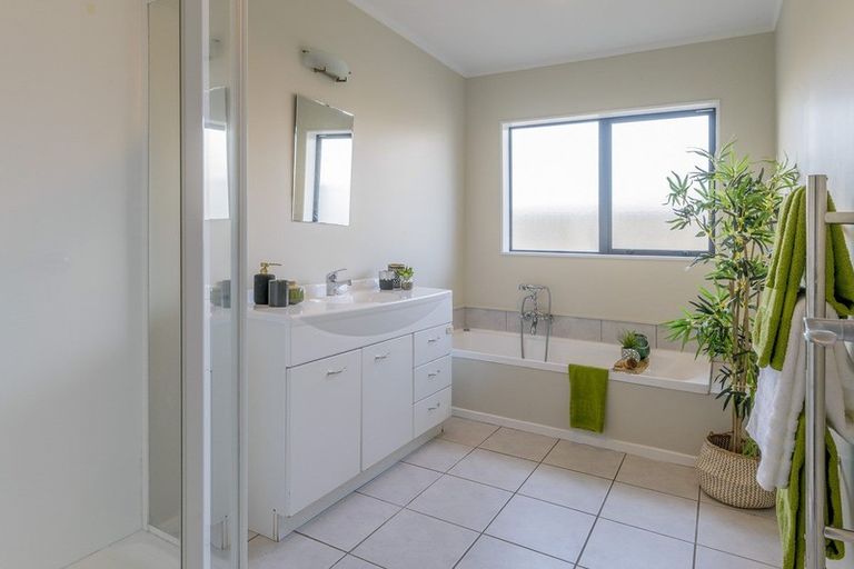 Photo of property in 9 Jeannie Way, Waikanae Beach, Waikanae, 5036