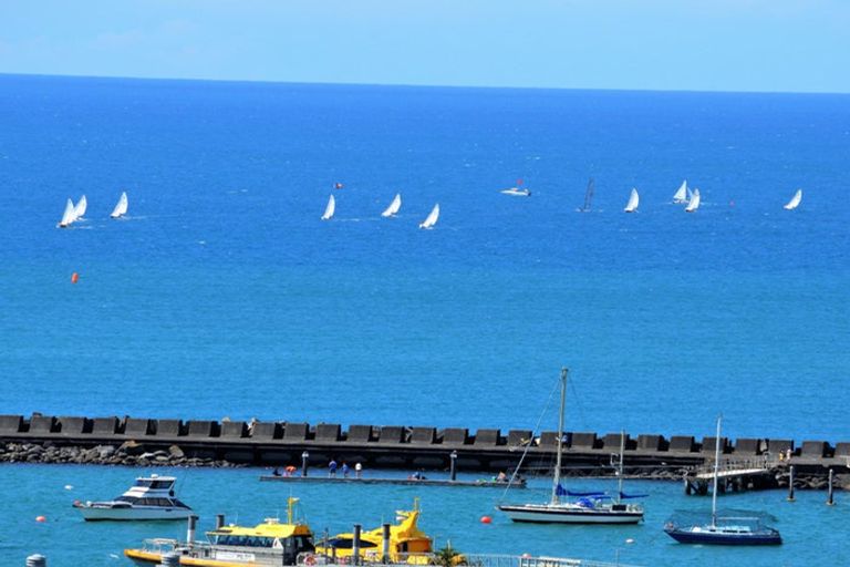 Photo of property in 9 South Road, Moturoa, New Plymouth, 4310