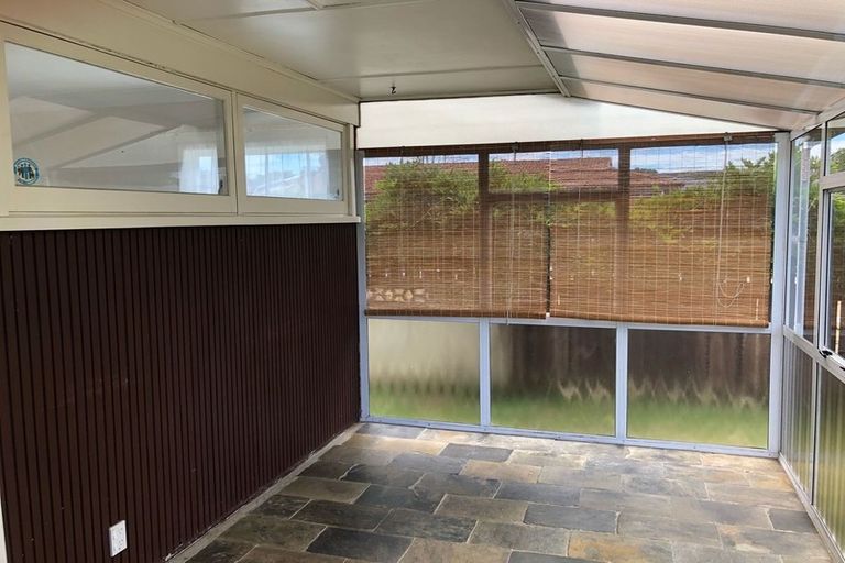 Photo of property in 2 Mander Place, Bucklands Beach, Auckland, 2012