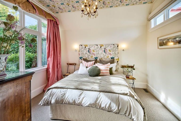 Photo of property in 18 Harbour View Road, Northland, Wellington, 6012