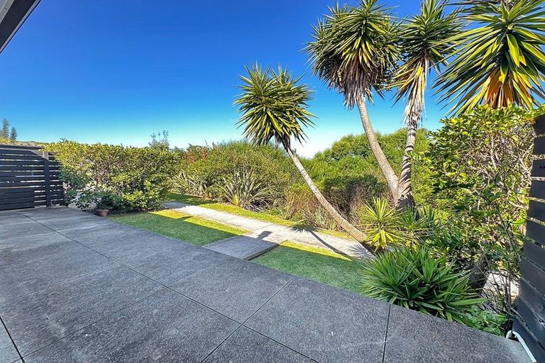 Photo of property in 1/39 St Peters Street, Northcote, Auckland, 0627