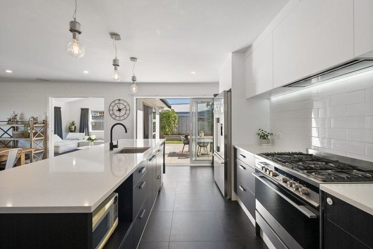 Photo of property in 6 Waimarama Court, Roslyn, Palmerston North, 4414